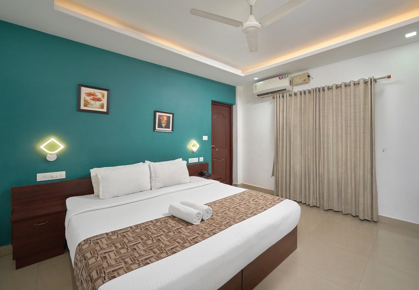 North Centre Hotel – photo 3