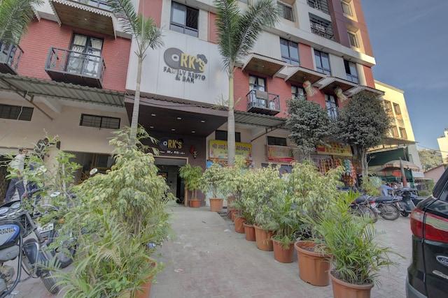 Super Hotel O RK's Regency Near Navale Hospital Back Gate – photo 1