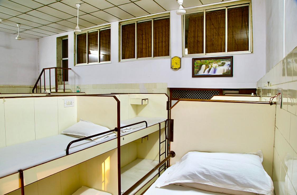 Maharashtra Boarding ac Dormitory mumbai central – photo 3