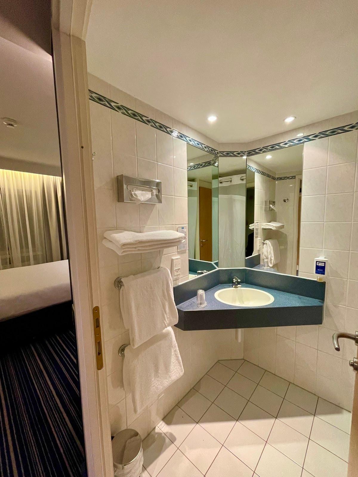 Holiday Inn Express Geneva Airport by IHG – photo 4