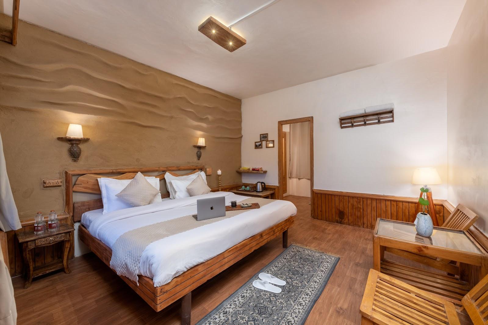 Beholden Stay & Cafe - Mountain View Boutique Stay in Old Manali – photo 3