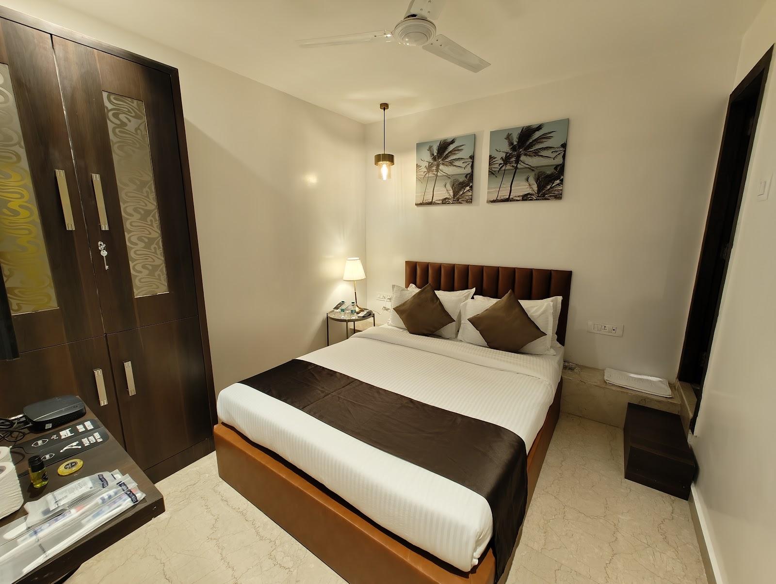 The Majlis Hotel Colaba – photo 1