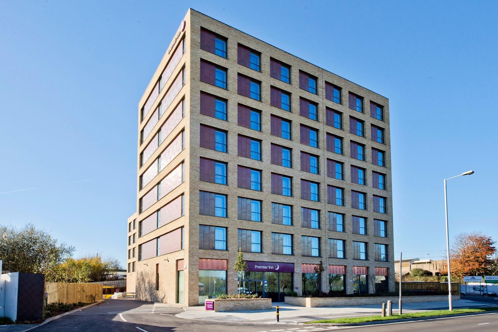 Premier Inn London Tolworth hotel – photo 1