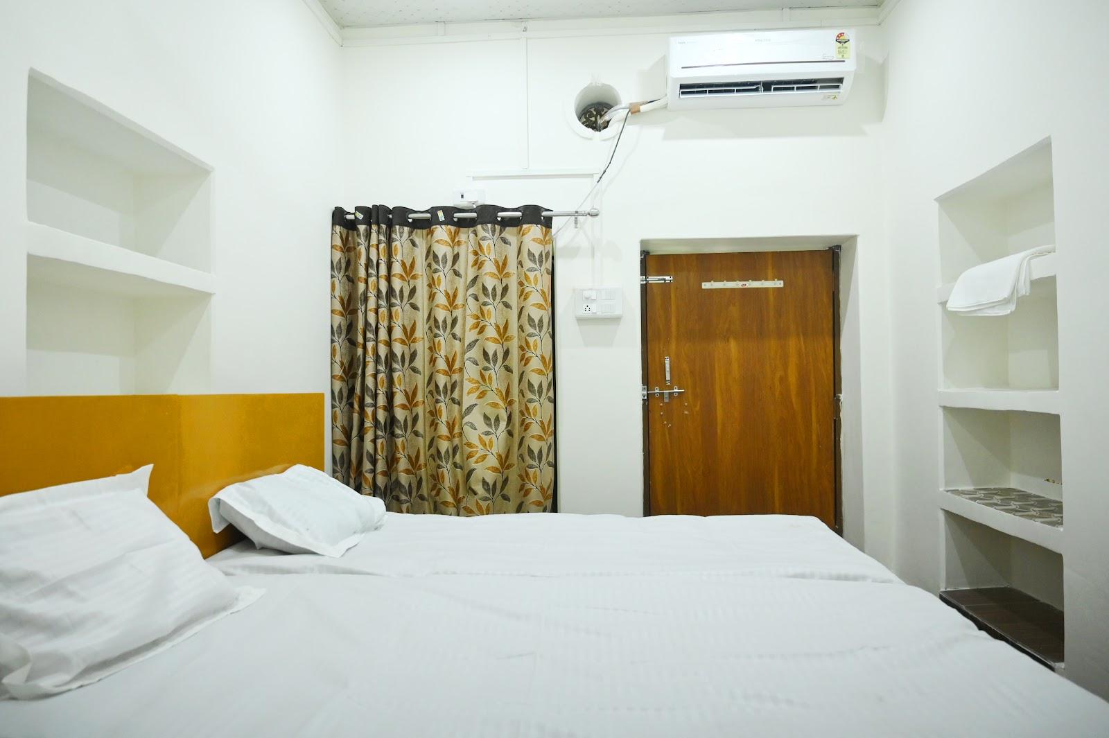 The Hotel Ambassador inn – photo 2