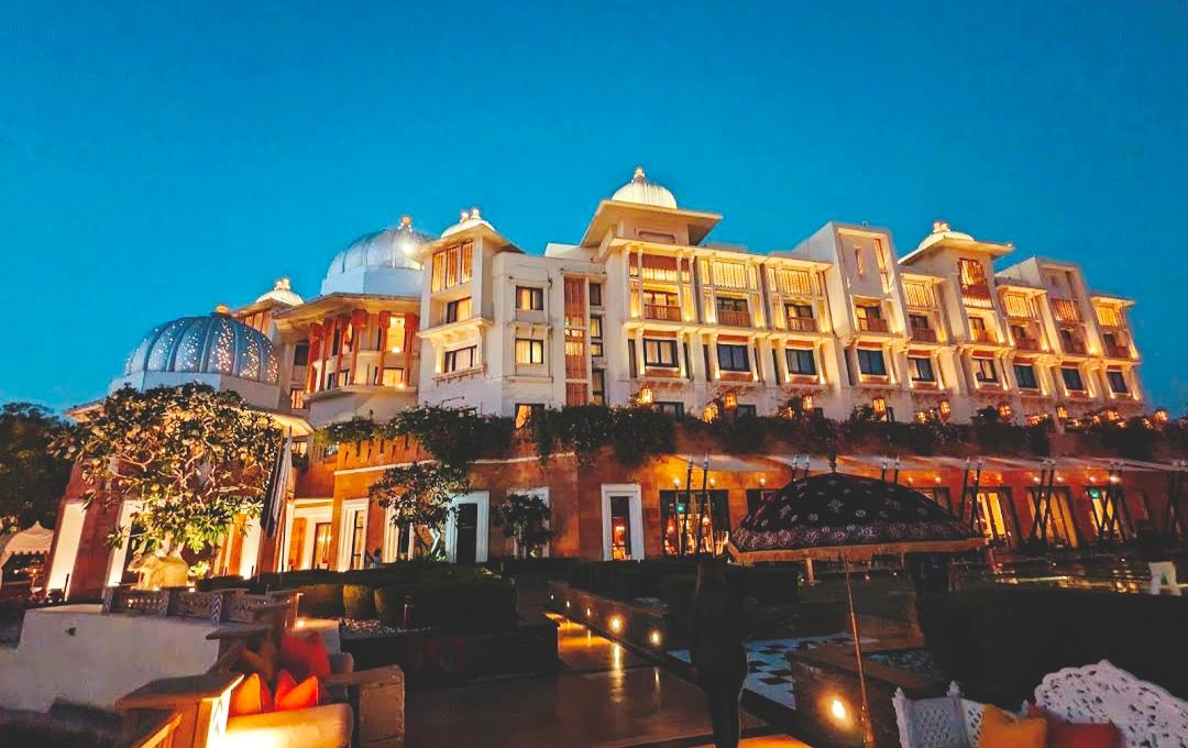 The Leela Palace Udaipur : Udaipur's Only Modern Palace Hotel By Lake Pichola – photo 1
