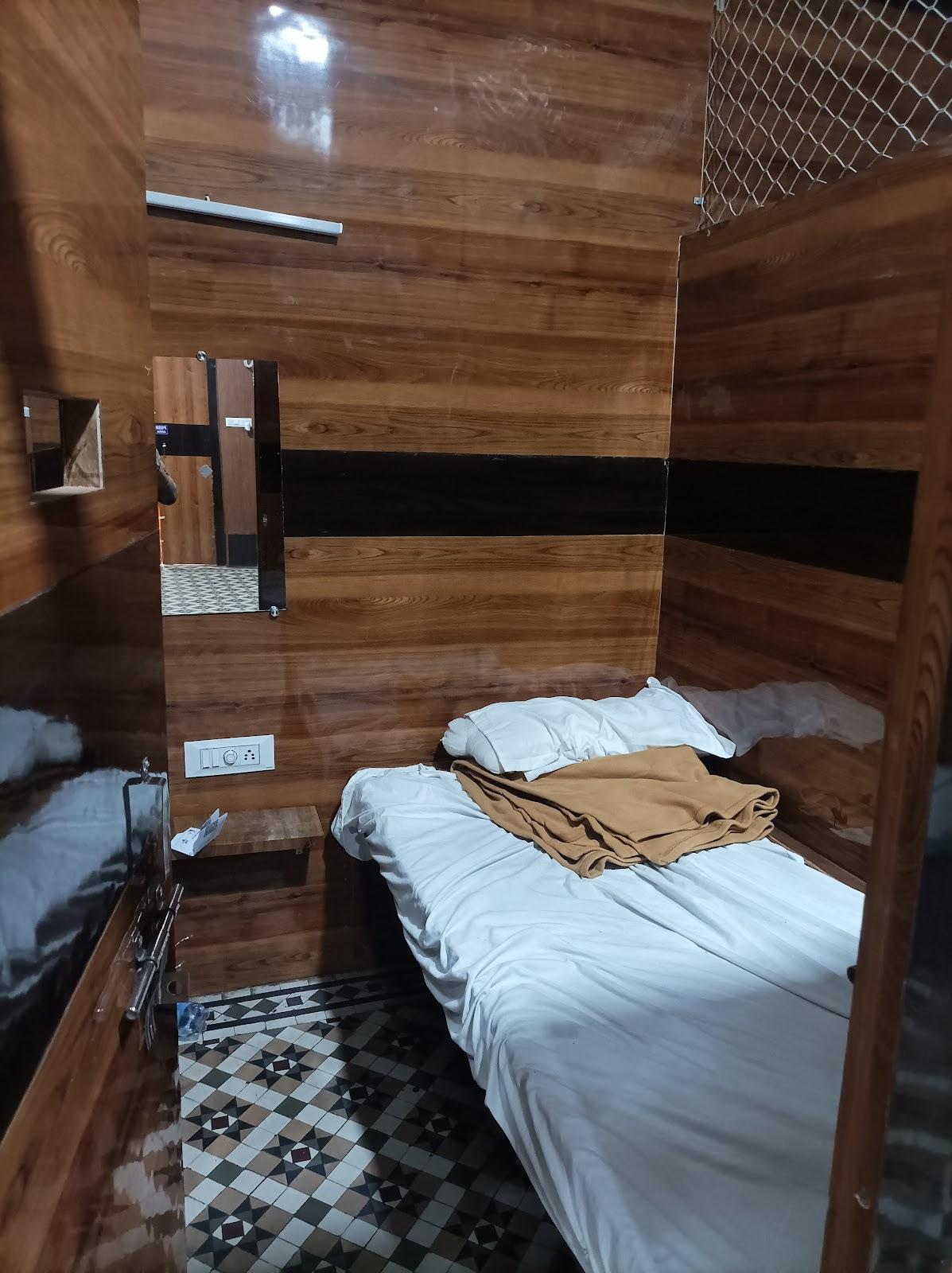 Lucknow Junction Retiring room – photo 3