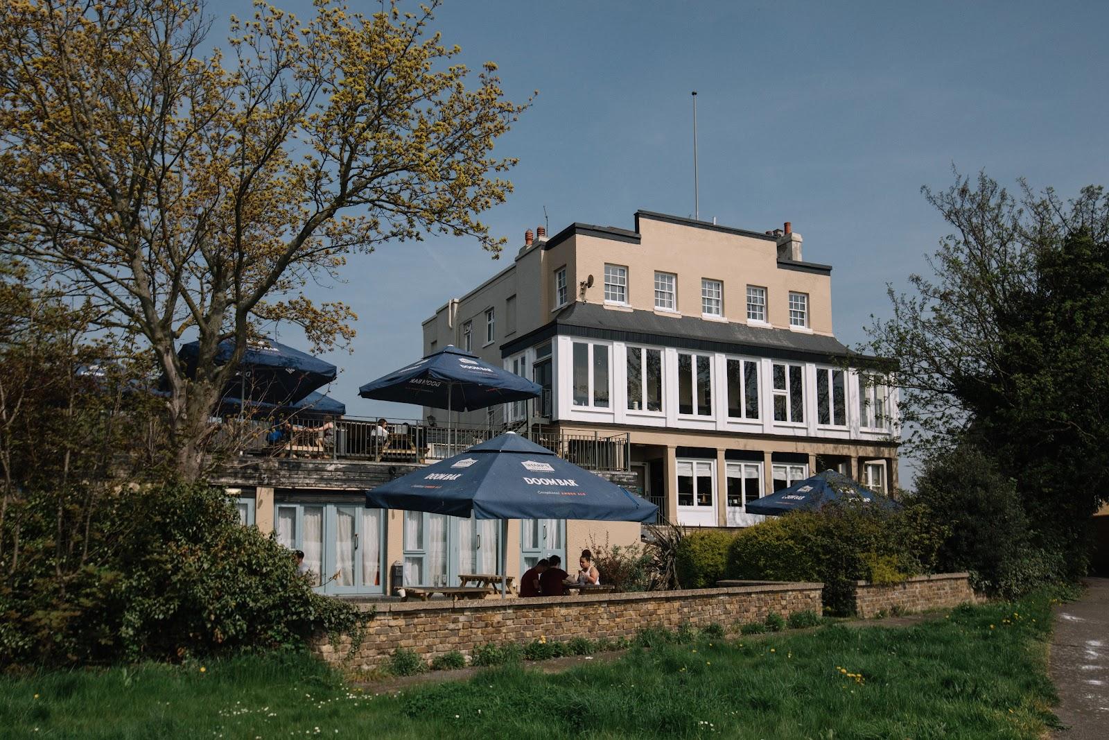The Royal Hotel – photo 1