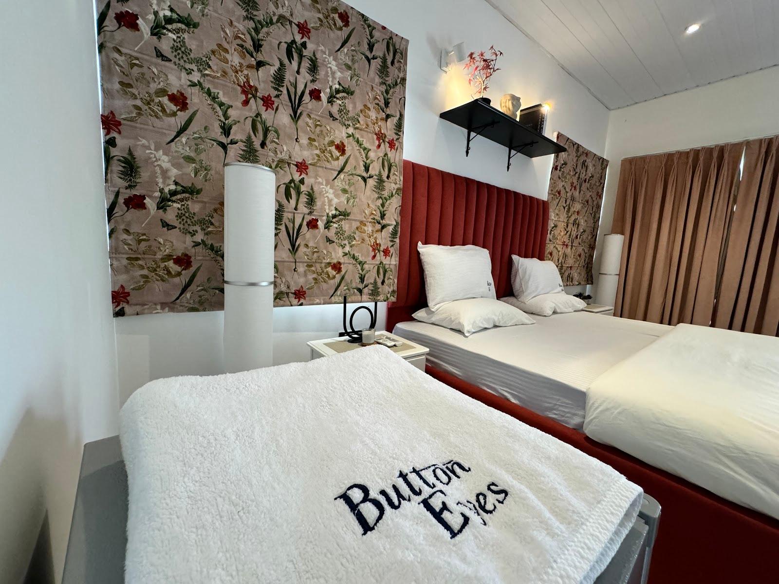 Button Eyes Resort – photo 3