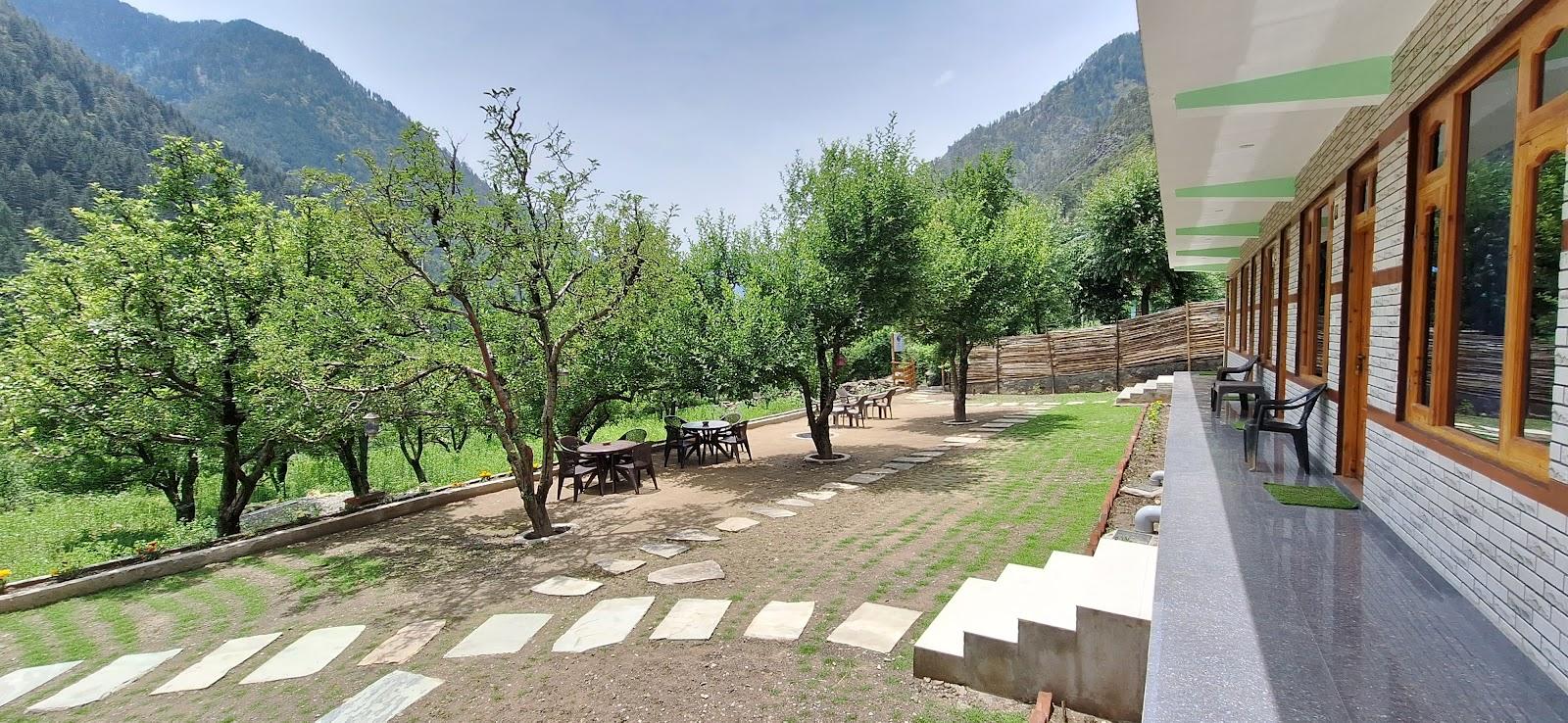 SimSimTrekkersRetreat – photo 1