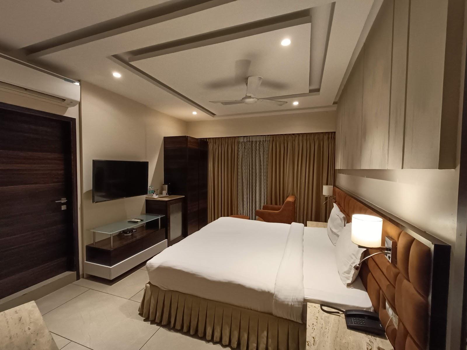 The Flora Grand – photo 3