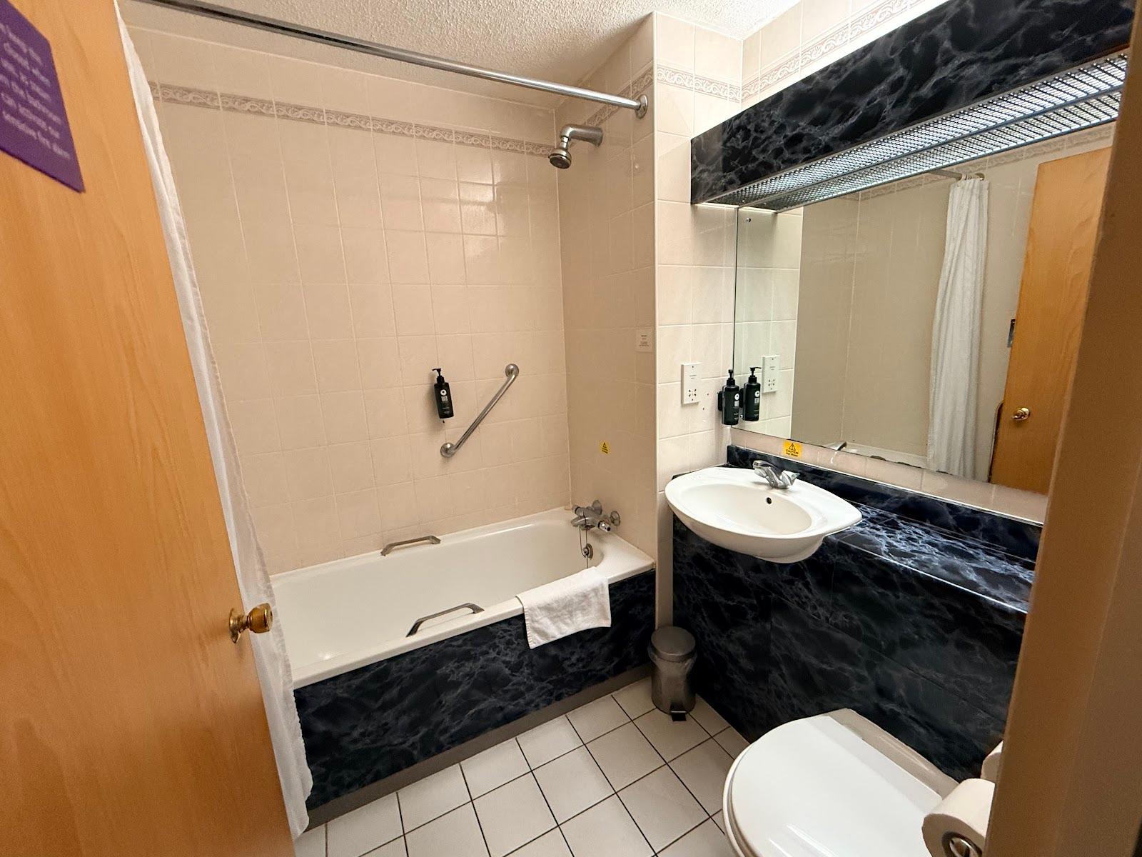 Days Inn by Wyndham Stafford – photo 4