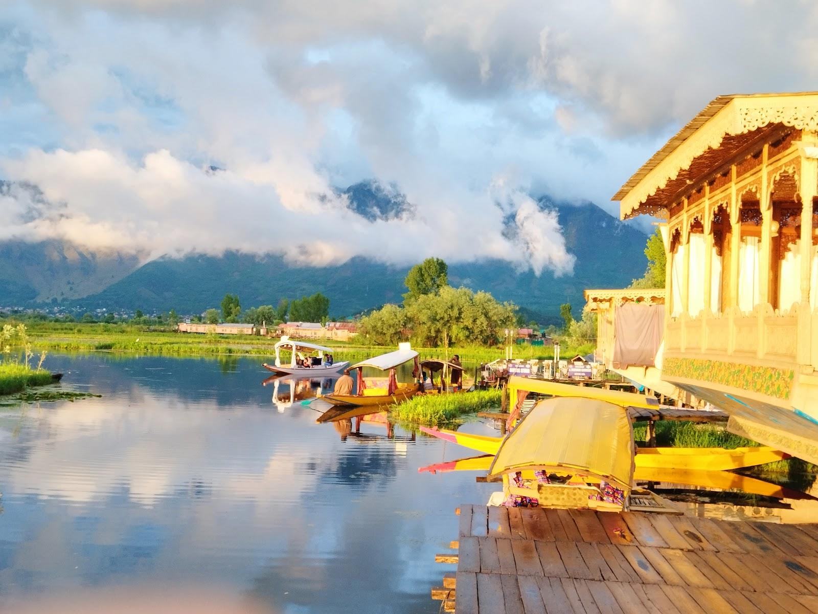 Shahnaz Group of Houseboats – photo 1
