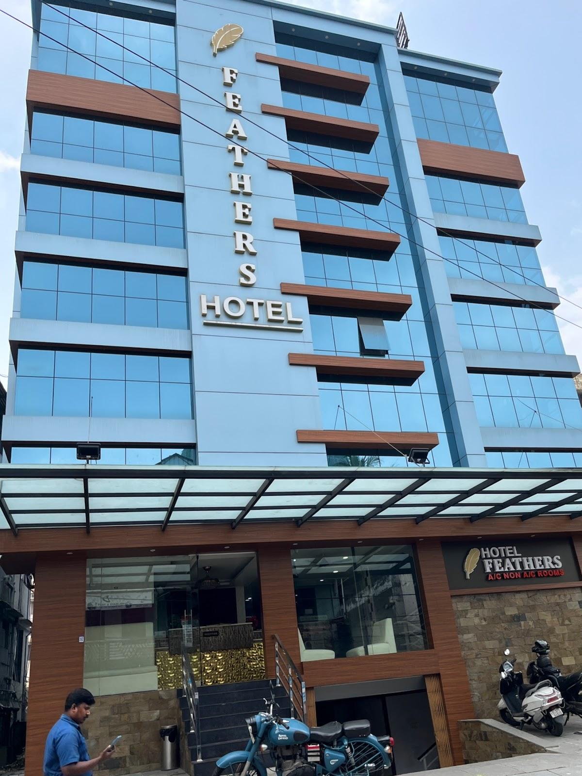 HOTEL FEATHERS – photo 1