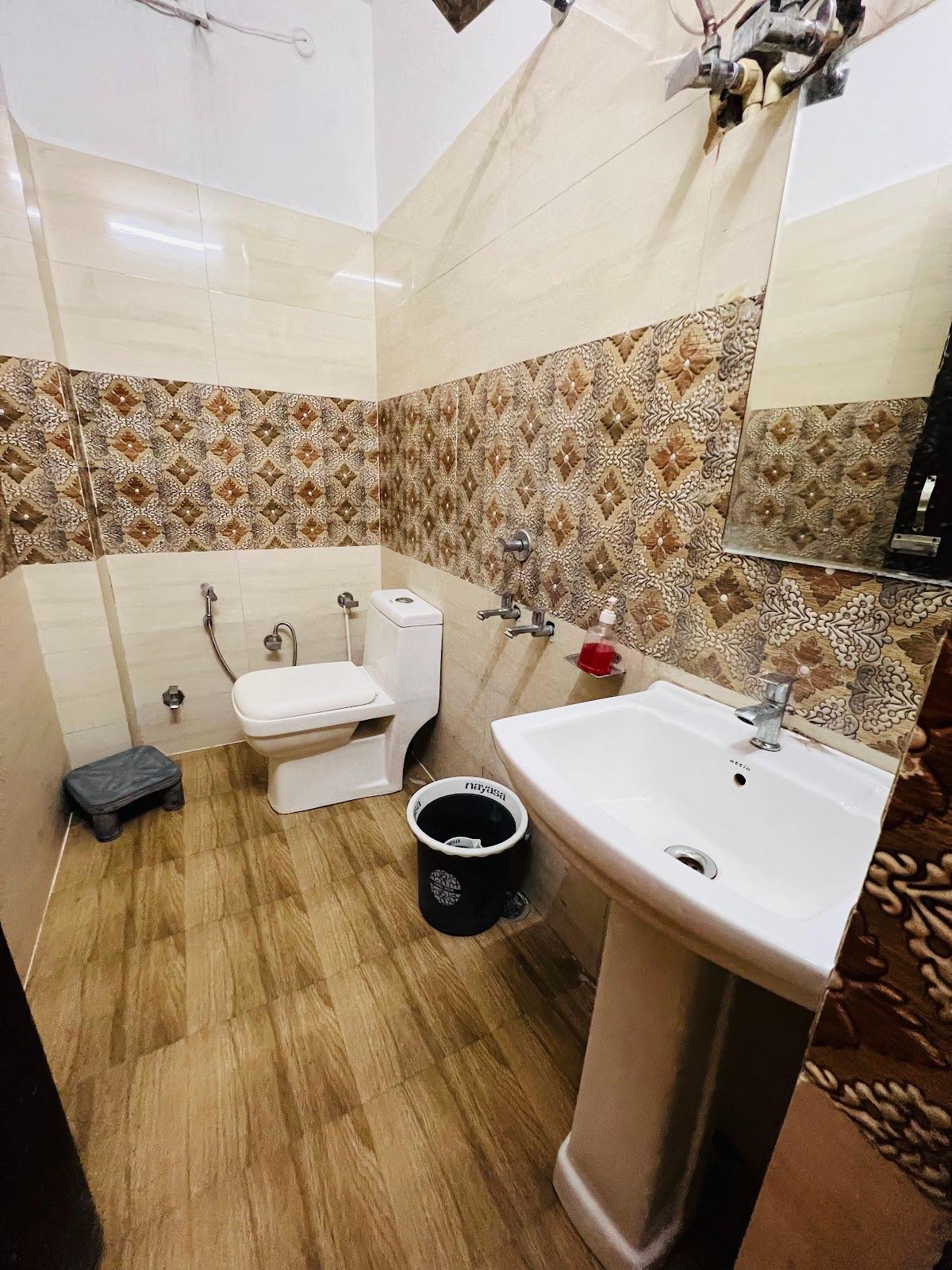 Hotel Alfa - Hotel in Charbagh – photo 4