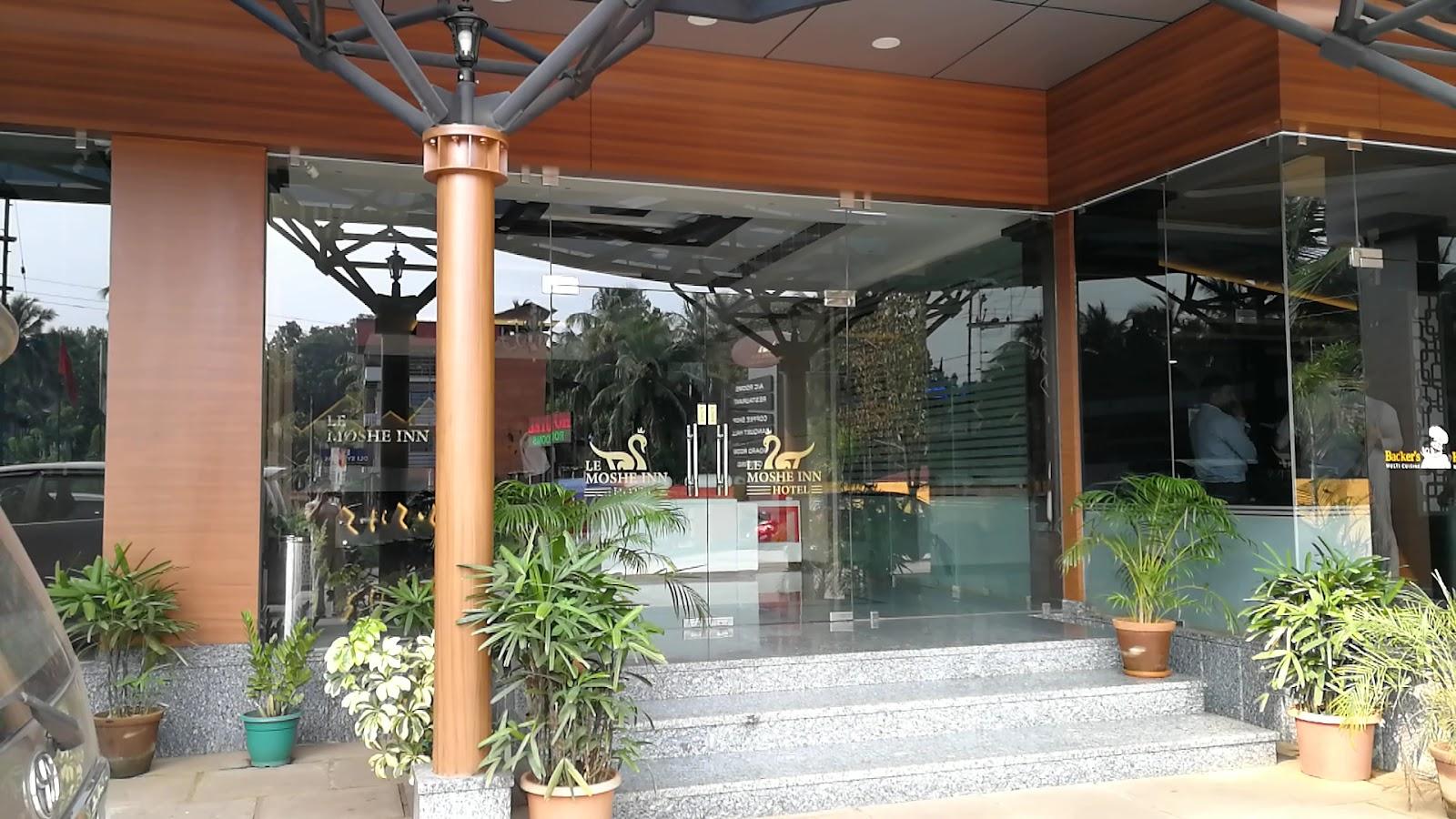 LE MOSHE INN – photo 2