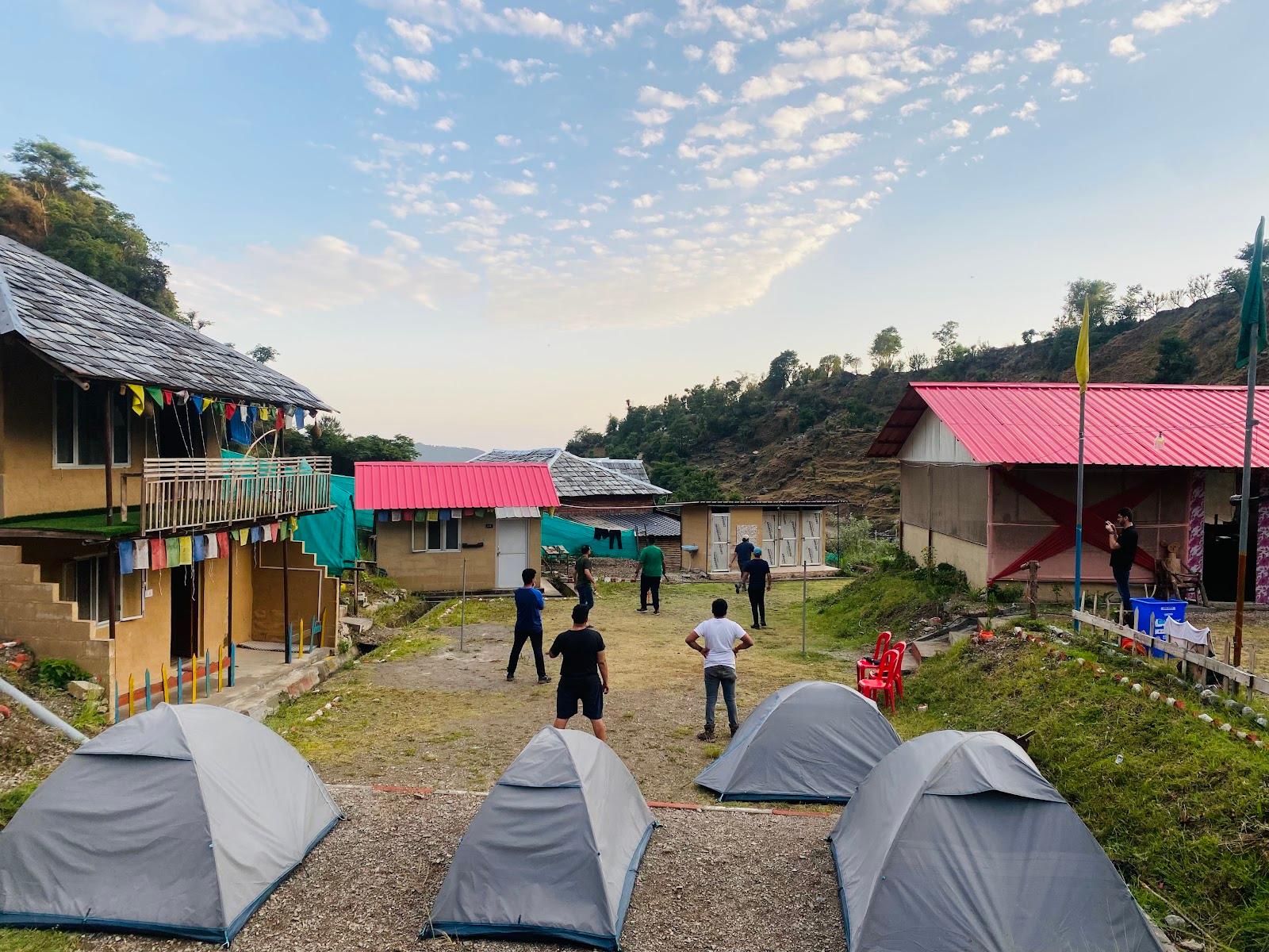Billing Adventure riverside family Camp& cafe Bir