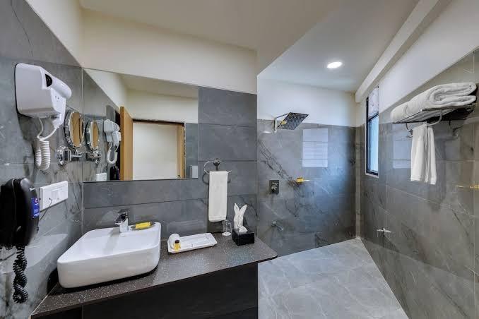Comfort Inn Sapphire Chandkheda Ahmedabad – photo 3