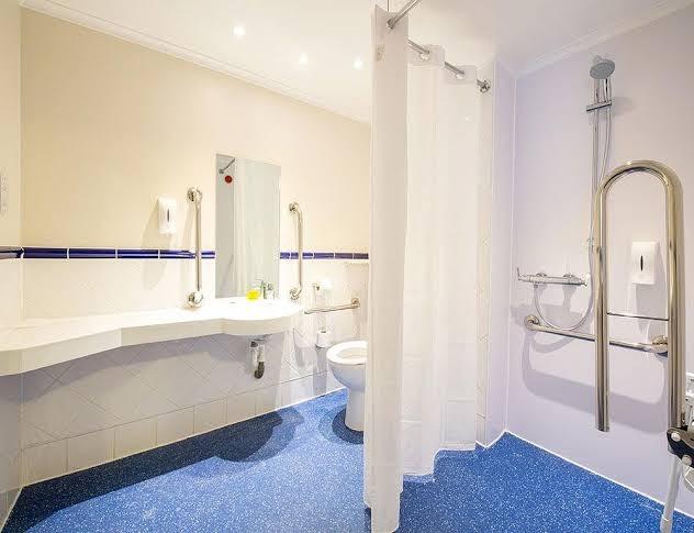 Travelodge Stoke-on-Trent Trentham – photo 3