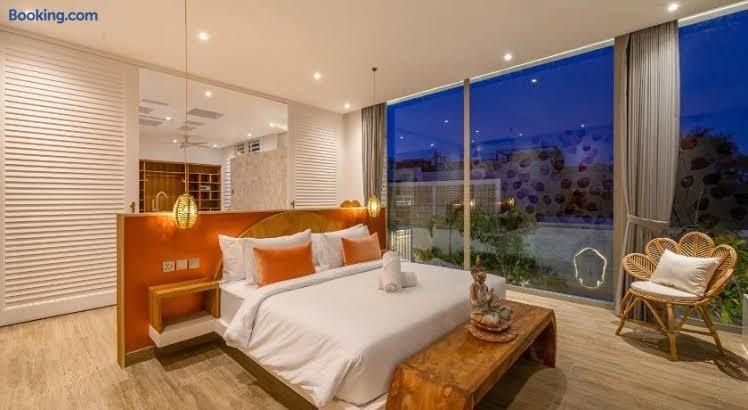Luxurious New Designer Villa Next to the Beach – photo 2