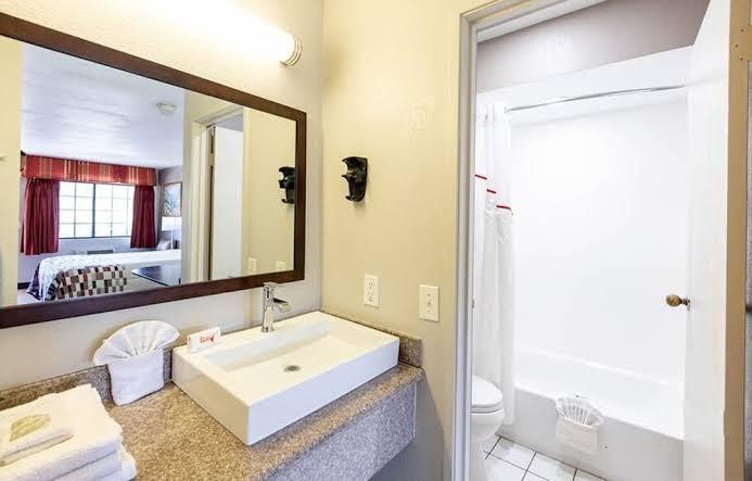Red Roof Inn Lompoc – photo 3