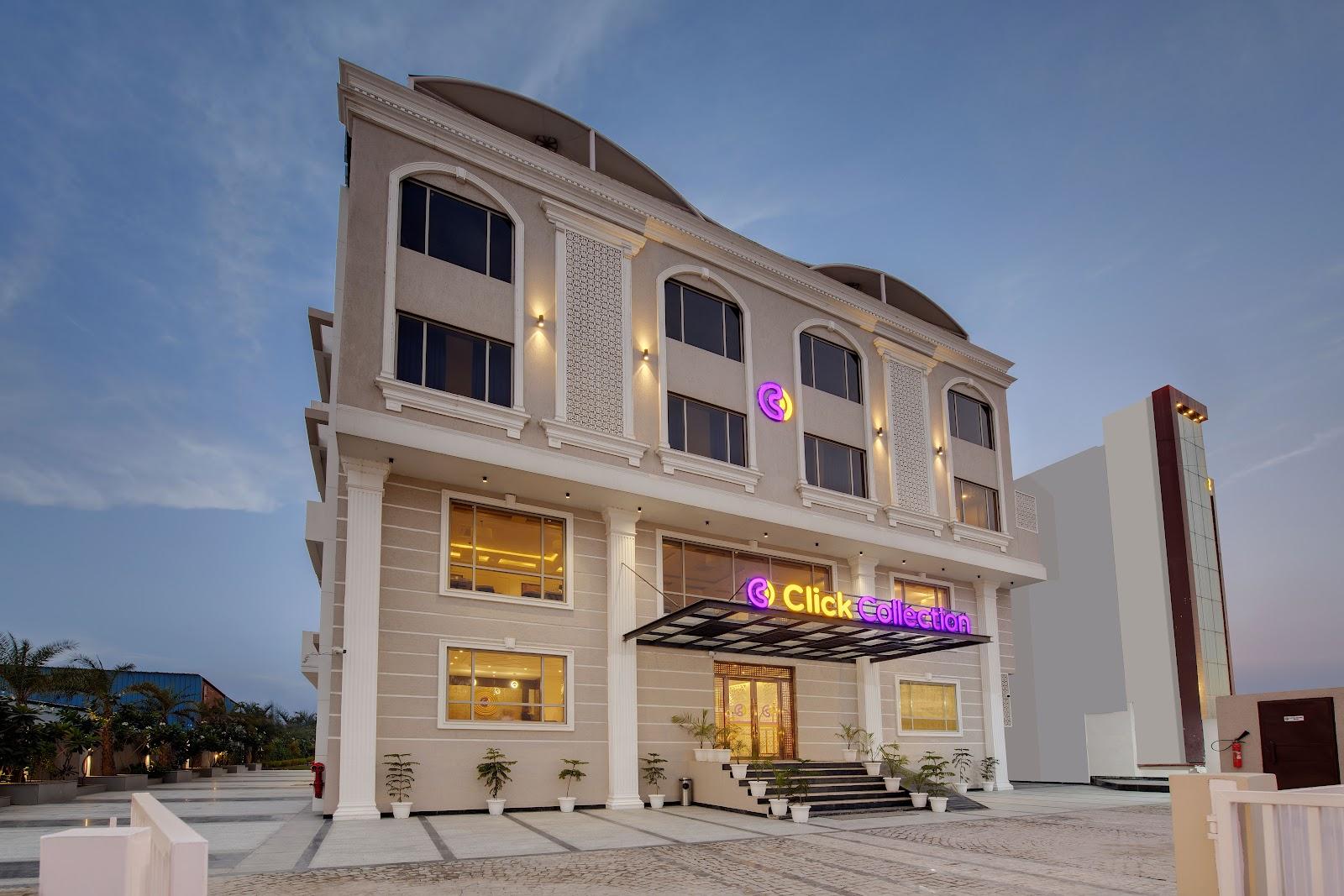 Click Collection Grand Gateway Varanasi – photo 1