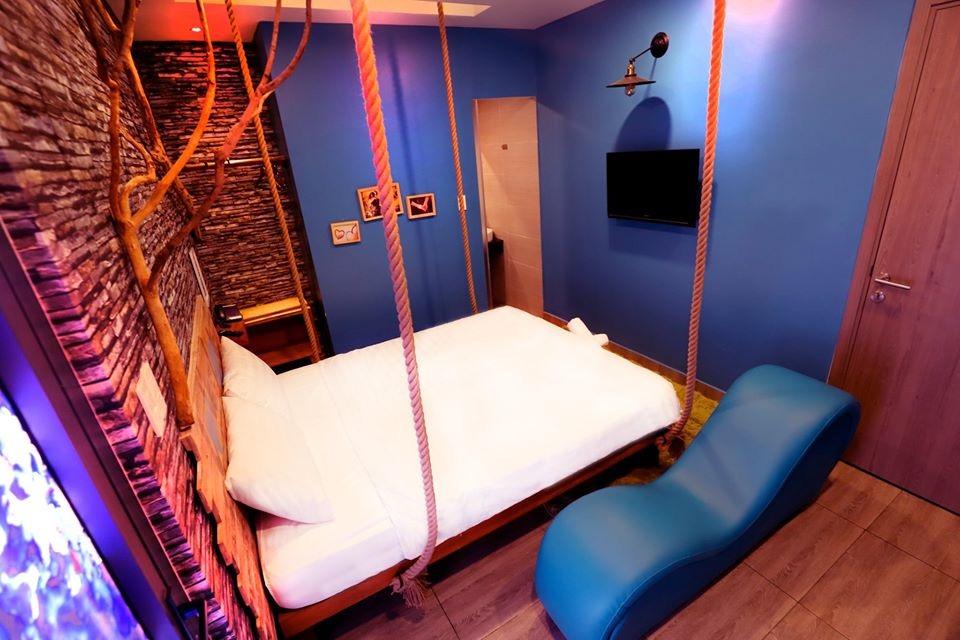 LOOVE HOTEL – photo 3