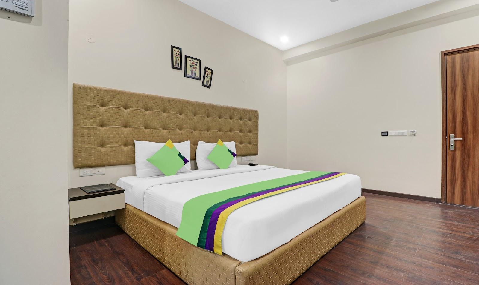 The Archer Hotel & Banquets – photo 3