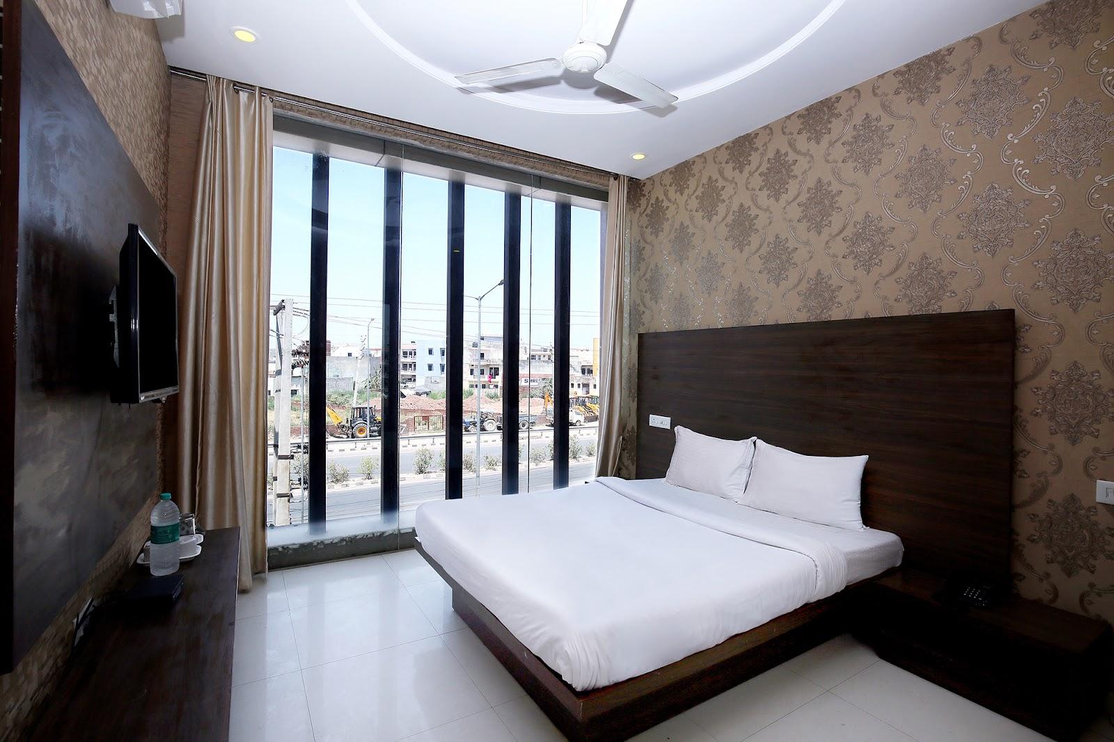 FabHotel Pearl Grand - Hotel Near Ambala Chandigarh Highway, Zirakpur – photo 1