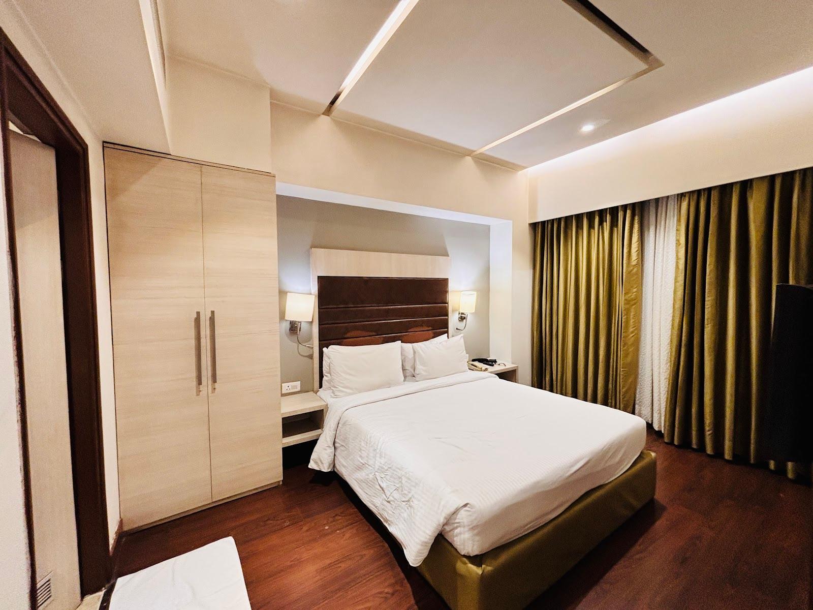 Mahagun Sarovar Portico Suites – photo 3