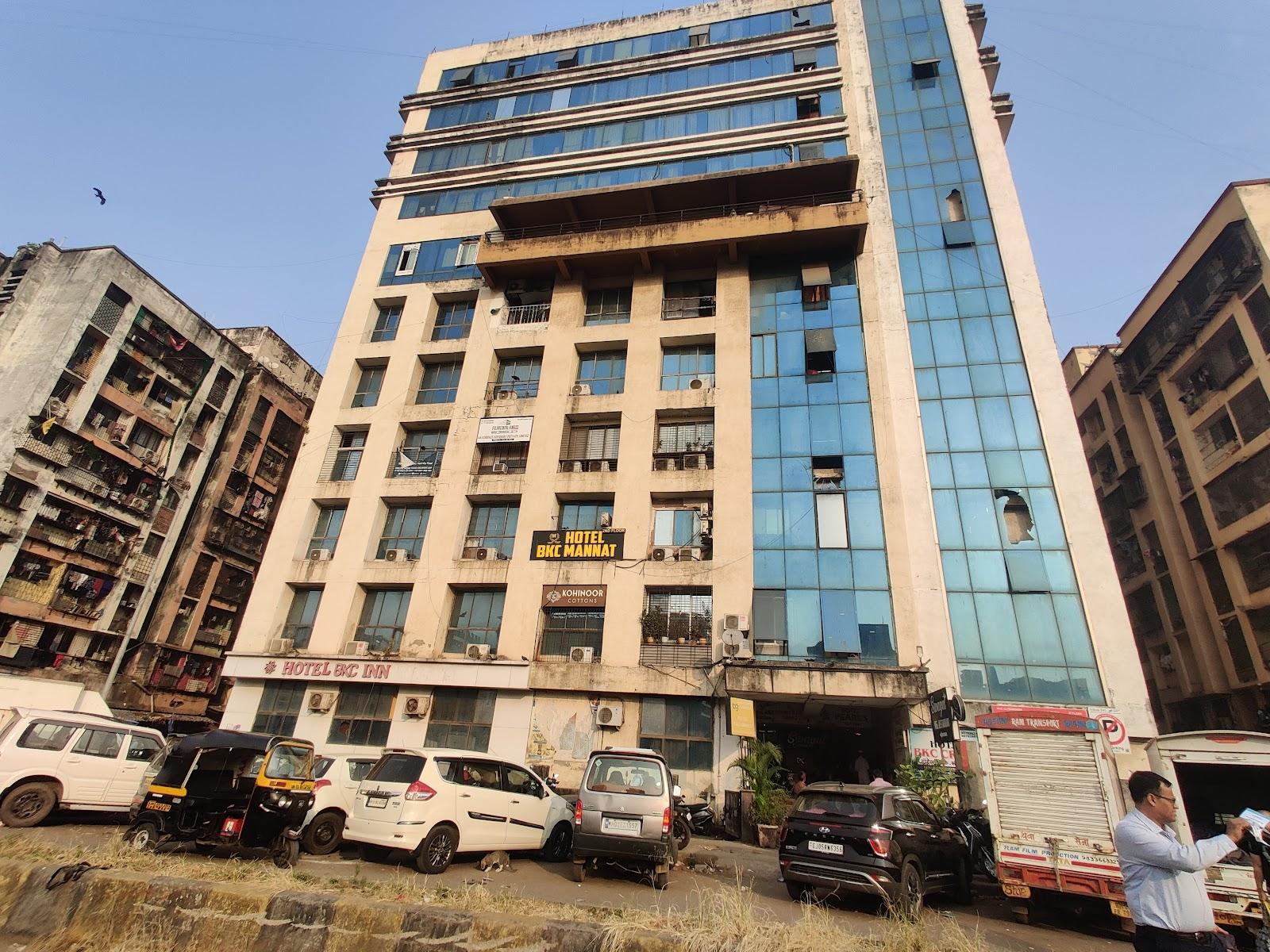 Hotel BKC Crown Near Us Consulate – photo 3