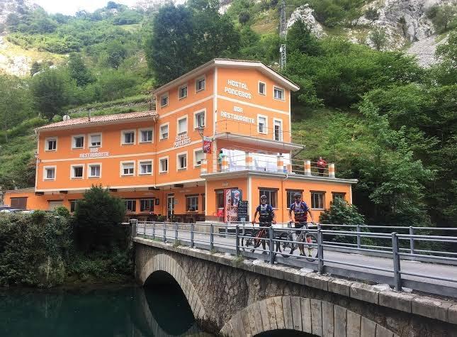 Hostal Poncebos – photo 1