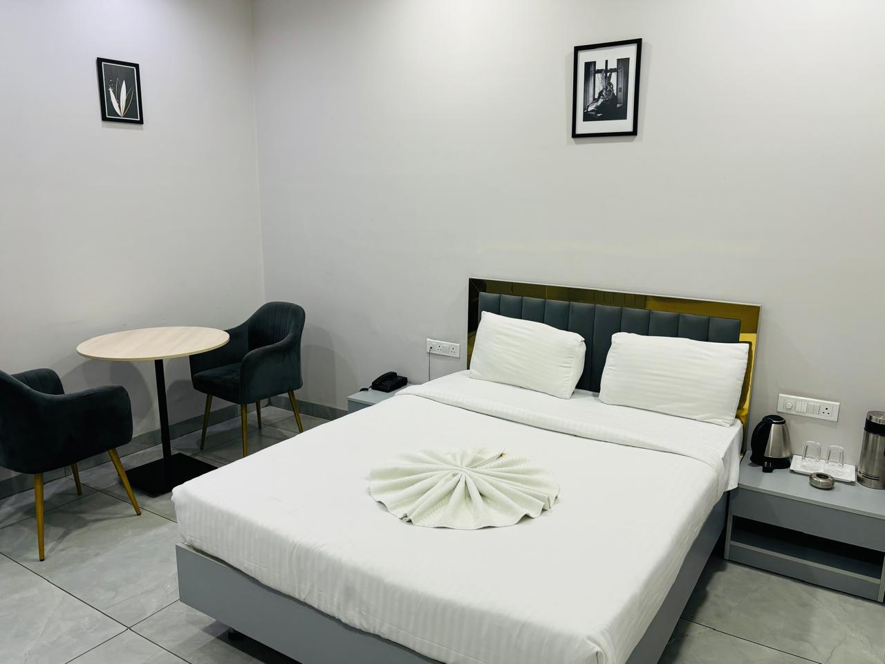 Hotel Saffron – photo 3
