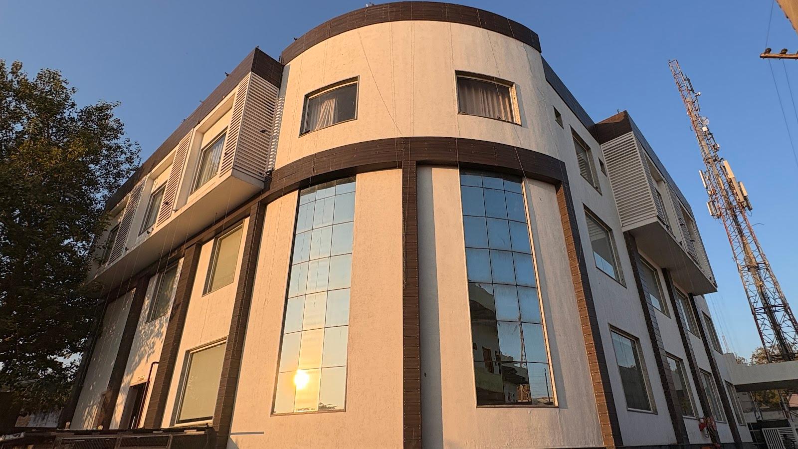 Hotel Girraj Inn