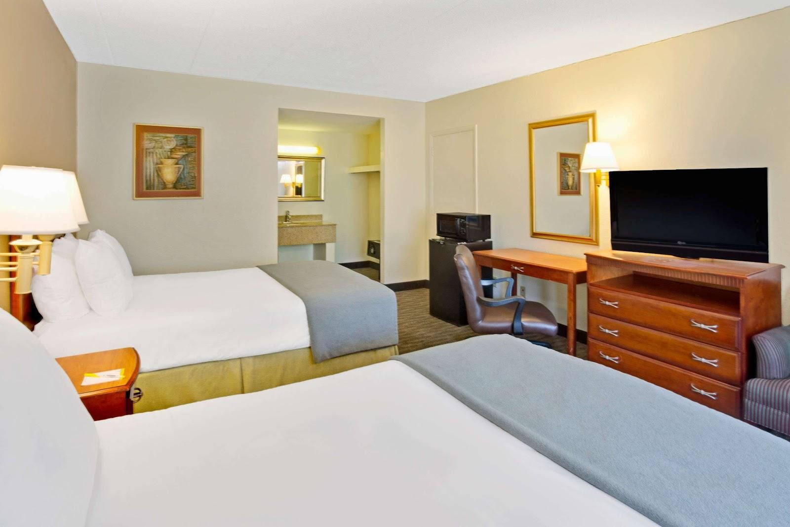 Days Inn by Wyndham Silver Spring – photo 2