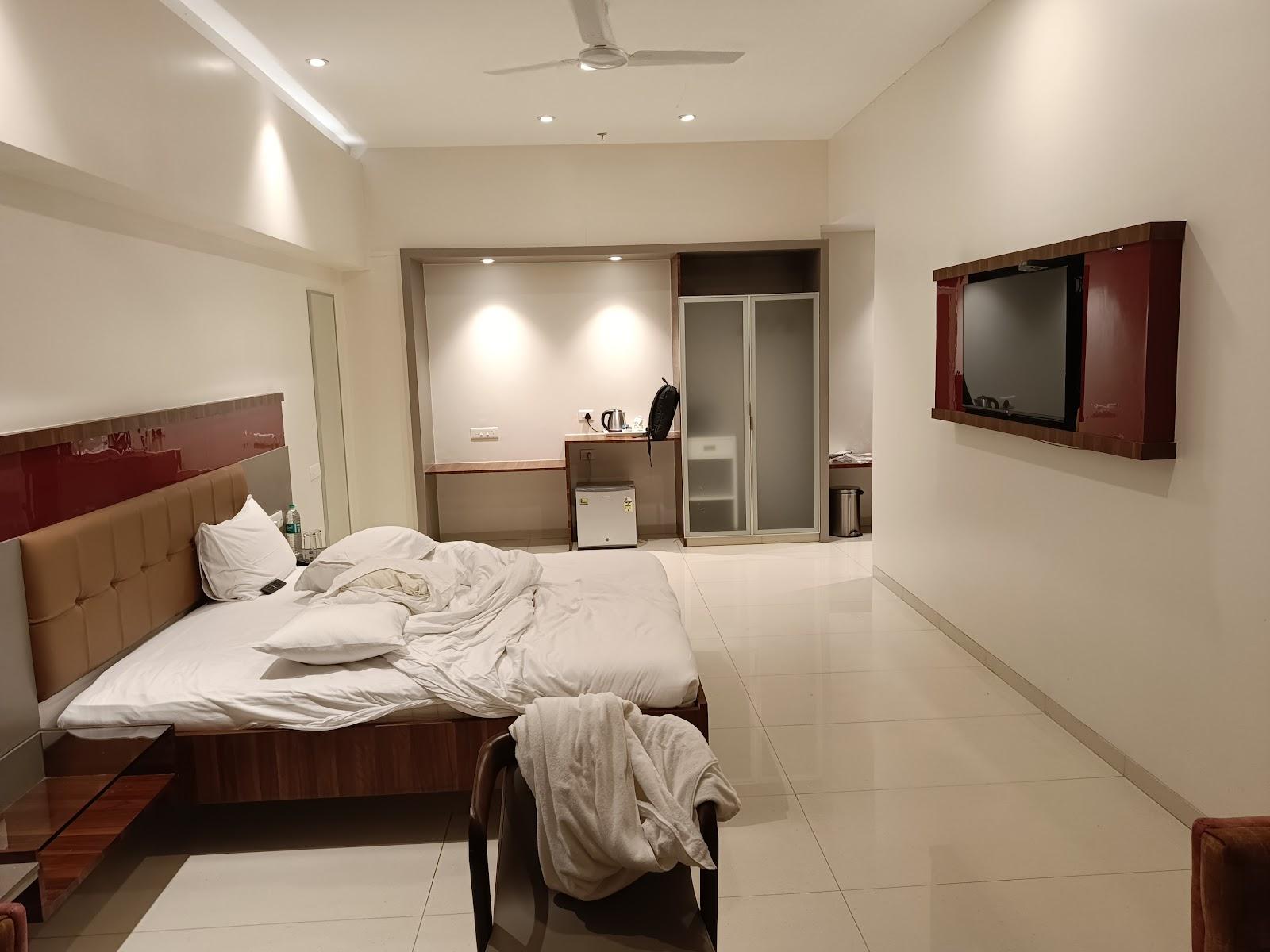 HOTEL CRYSTAL CROWN – photo 1