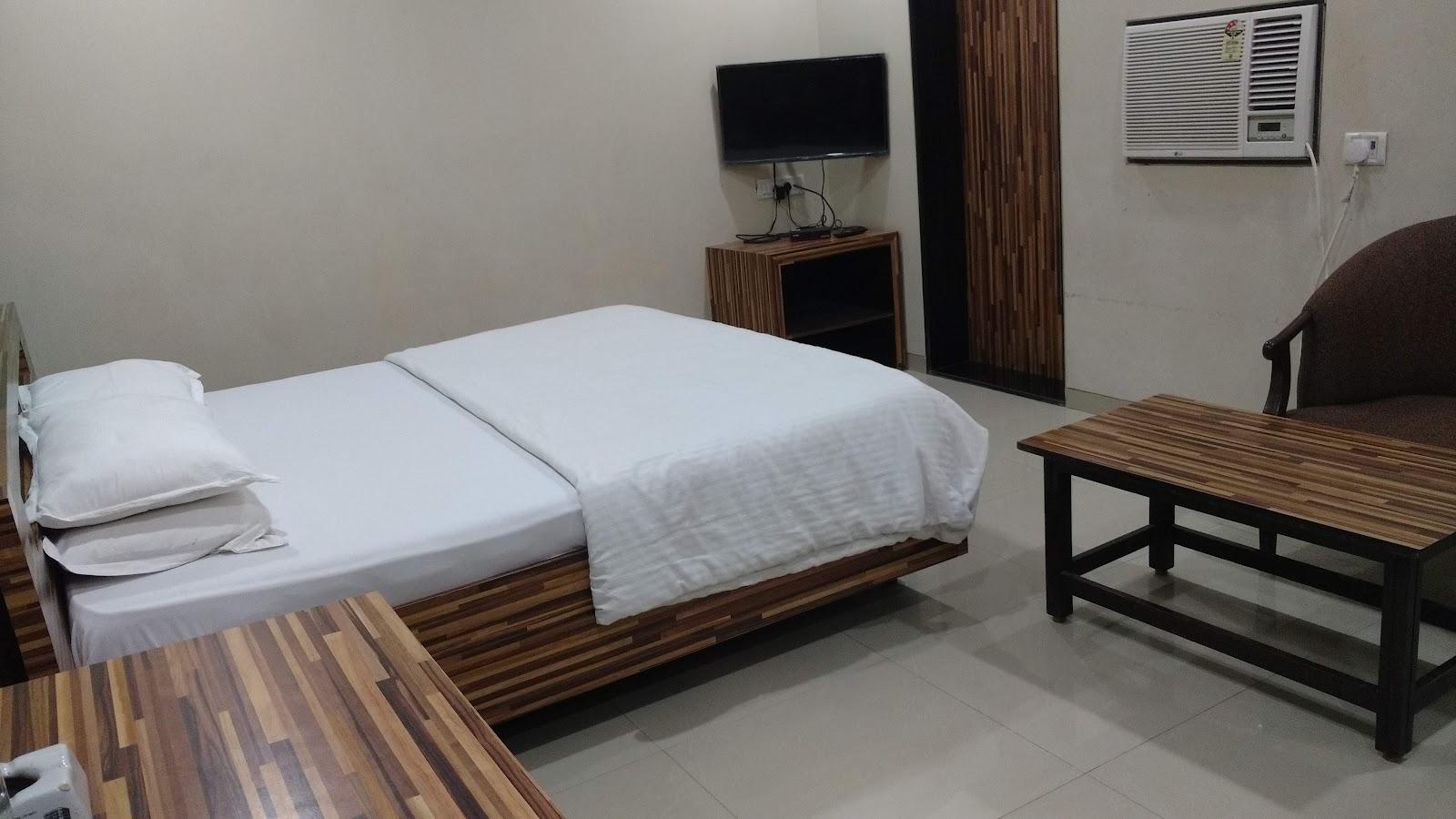 Pals Hotel – photo 3