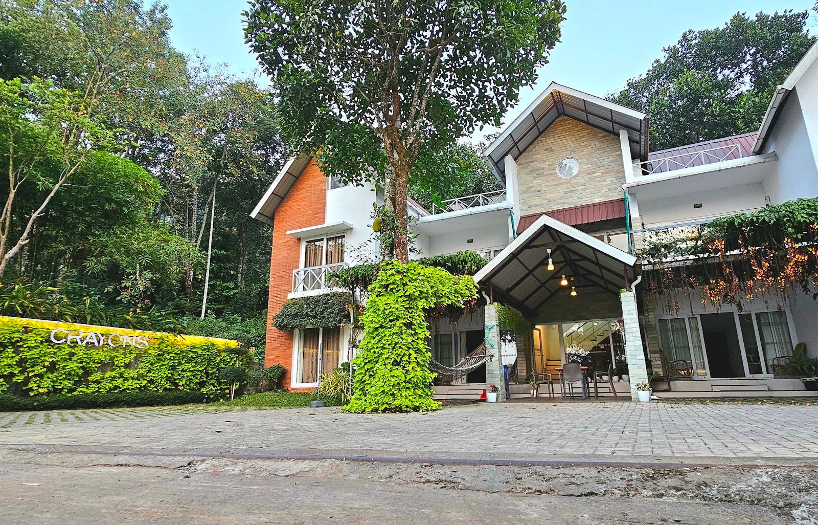 CRAYONS Guest House