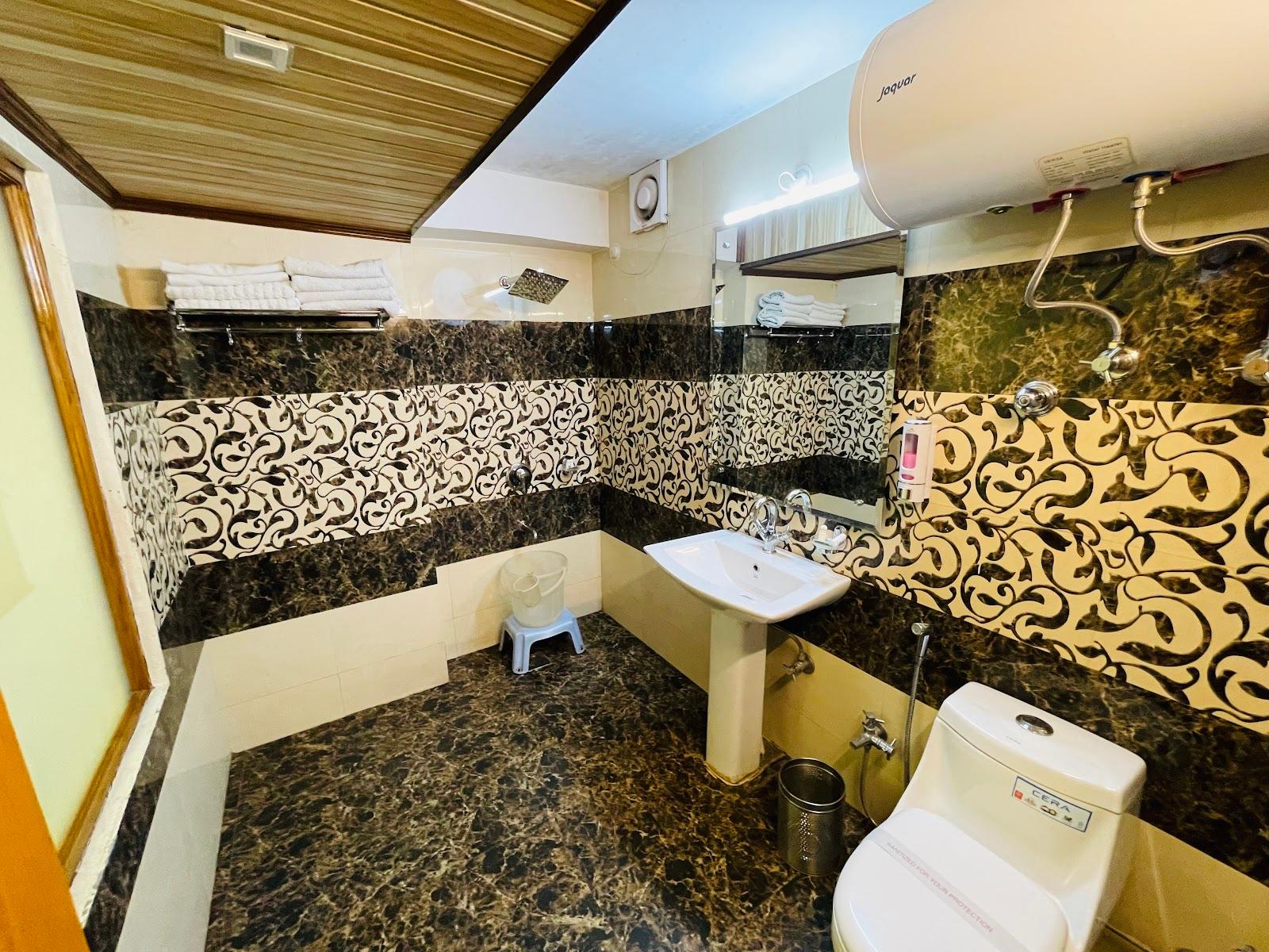 Hotel Himalayan Escape & COTTAGES Kufri – photo 4