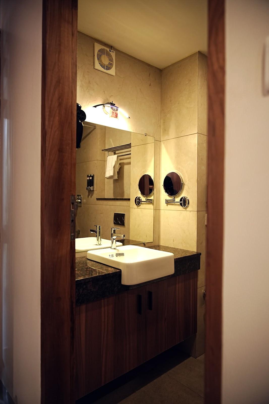Tranquil Riverview Inn – photo 4