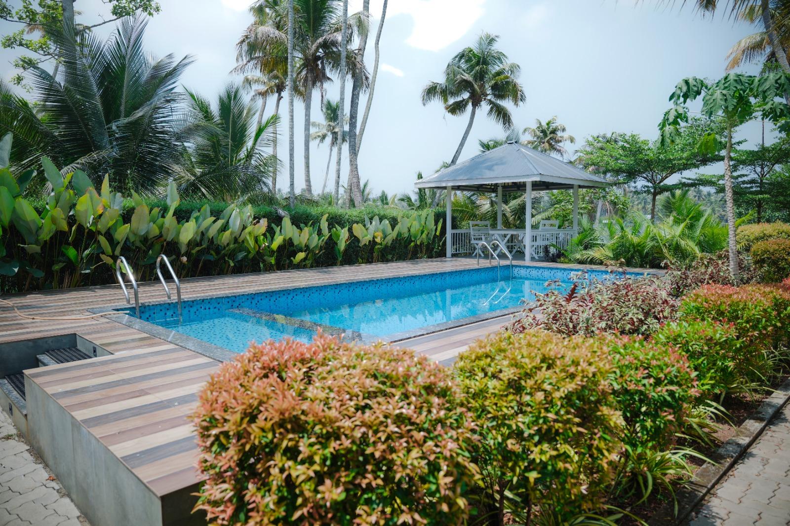 StayVista at Aqua | Luxury Villa with Swimming Pool in Kochi – photo 4