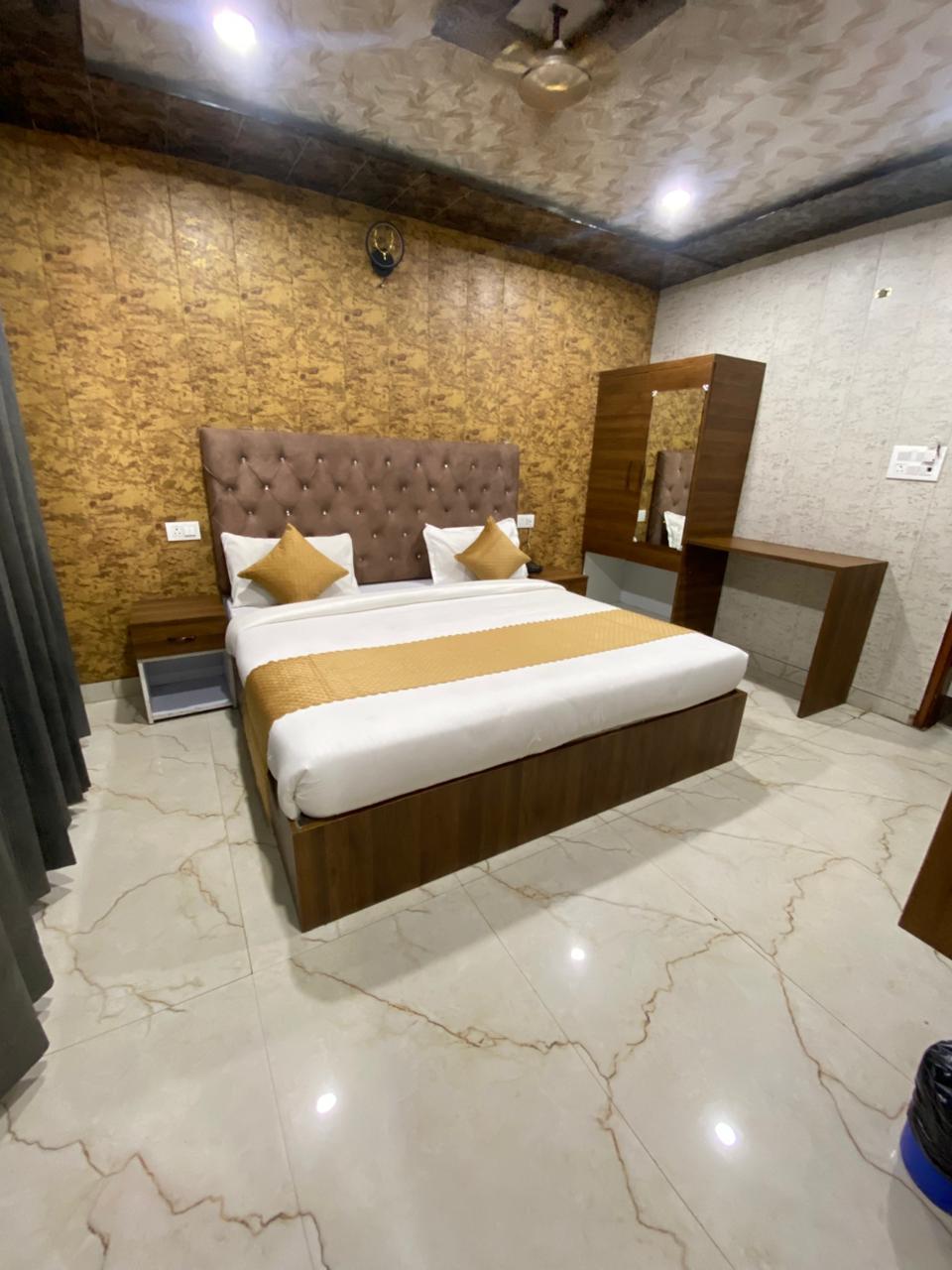 Riviera Inn with Ganga View – photo 4