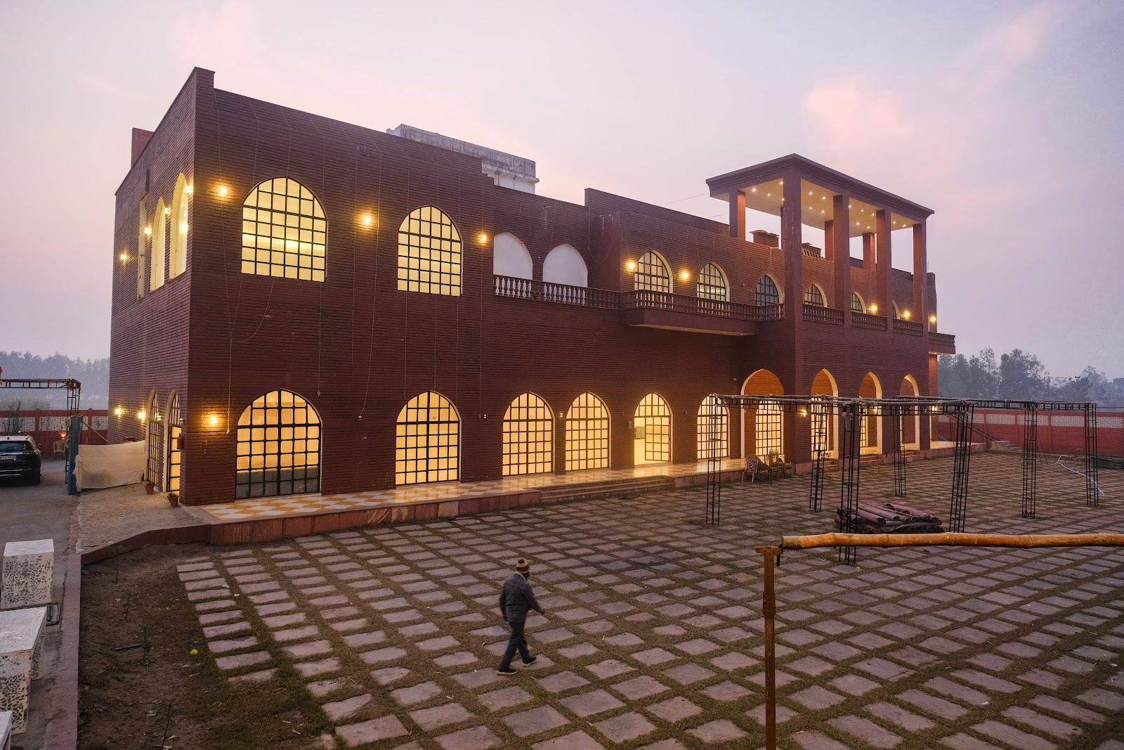 QILA HOTEL – photo 1