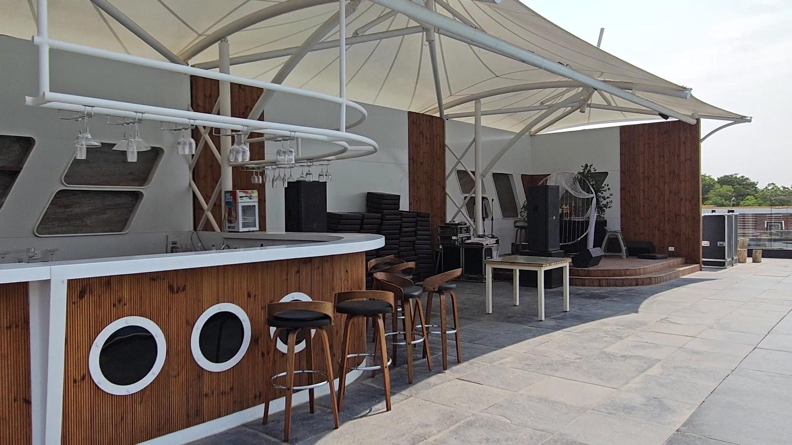 Essentia Luxury Hotel Indore – photo 2