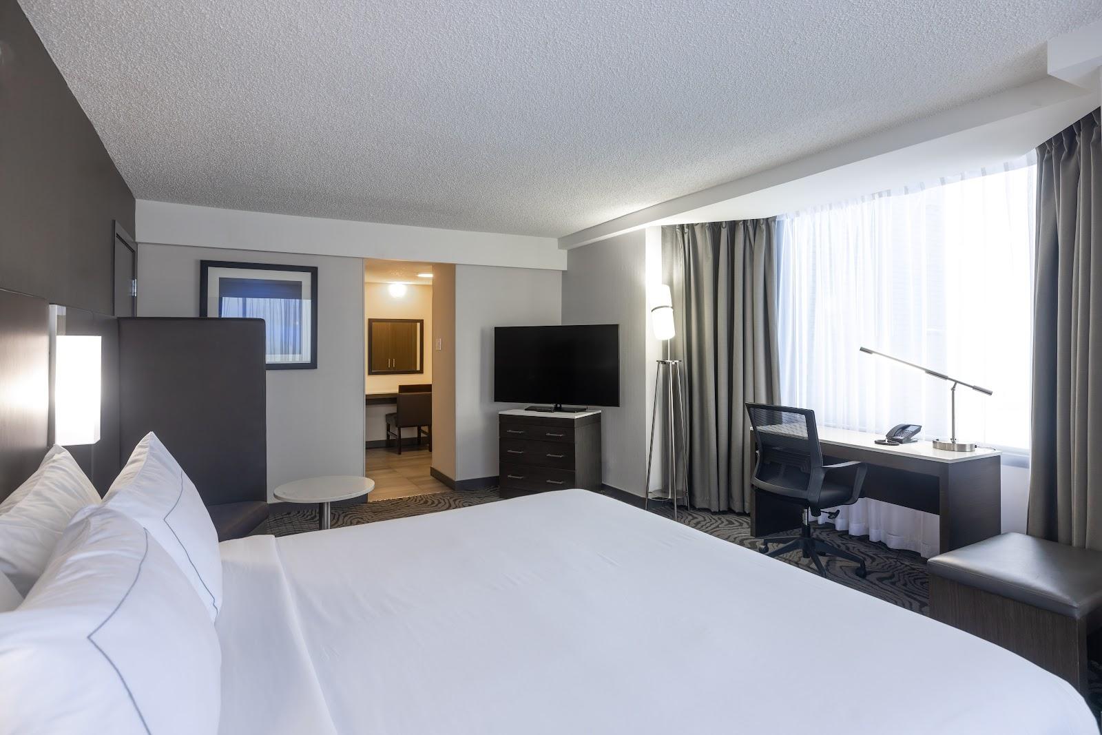 DoubleTree by Hilton Calgary North – photo 3