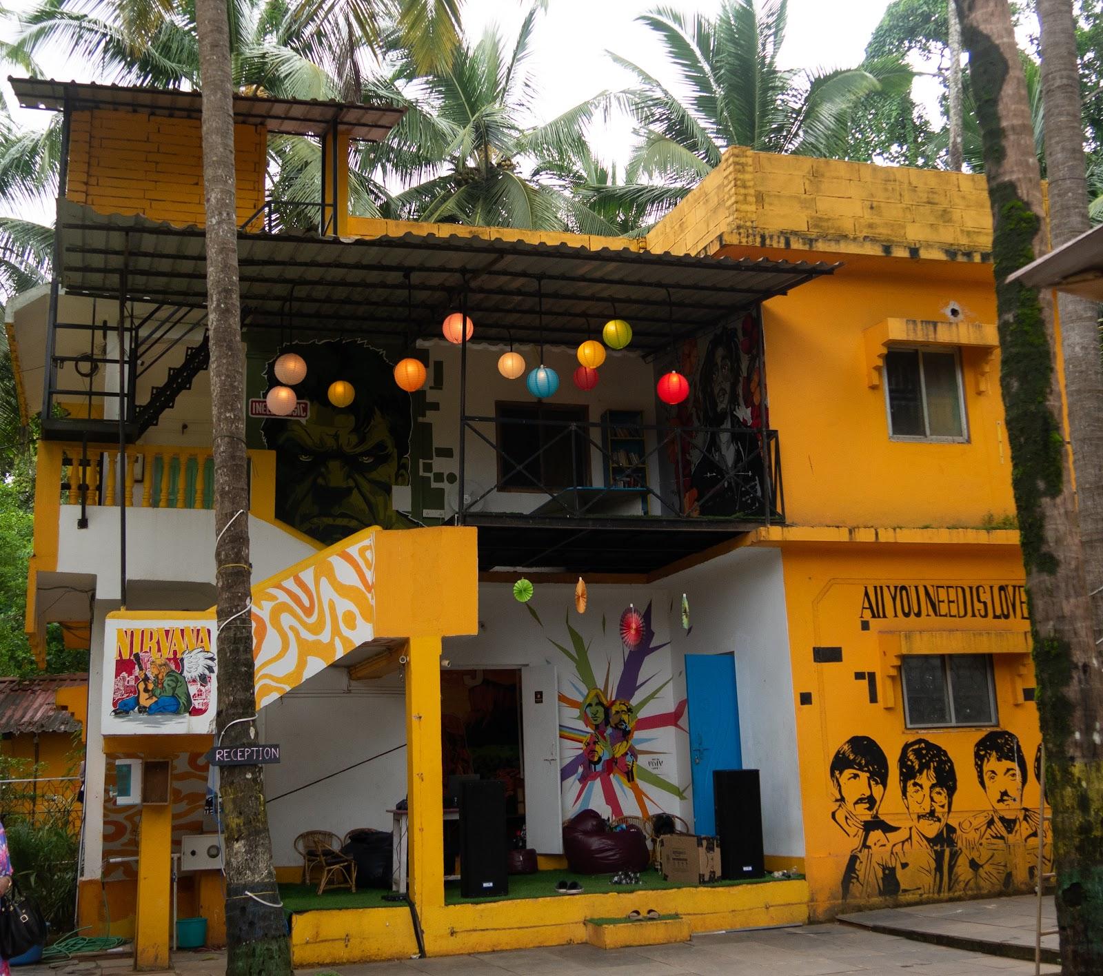 Mandala House - Party Hostel