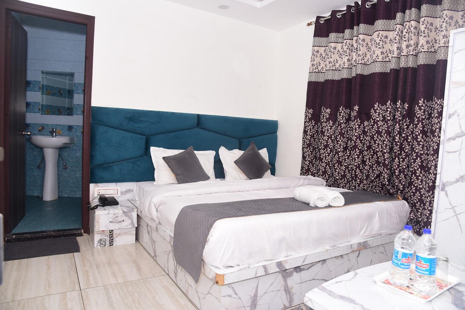 Hotel The Elegance – photo 4