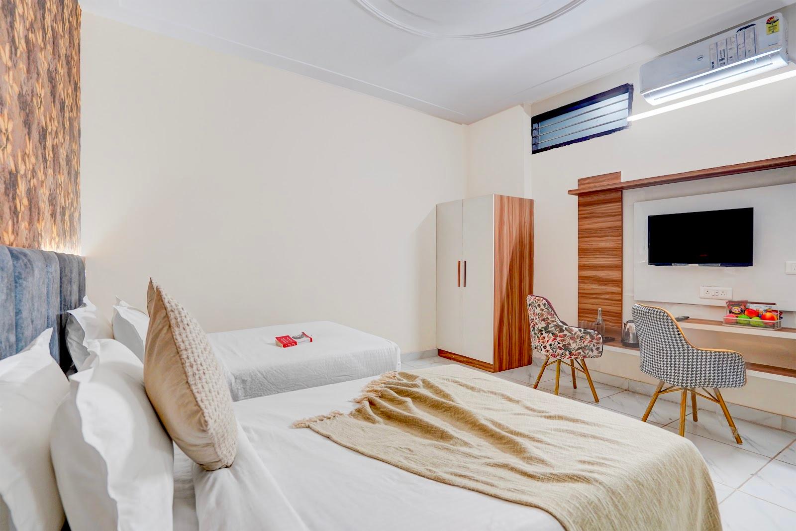 The Royal Corporate Near Sector 52 Metro Station Noida – photo 2