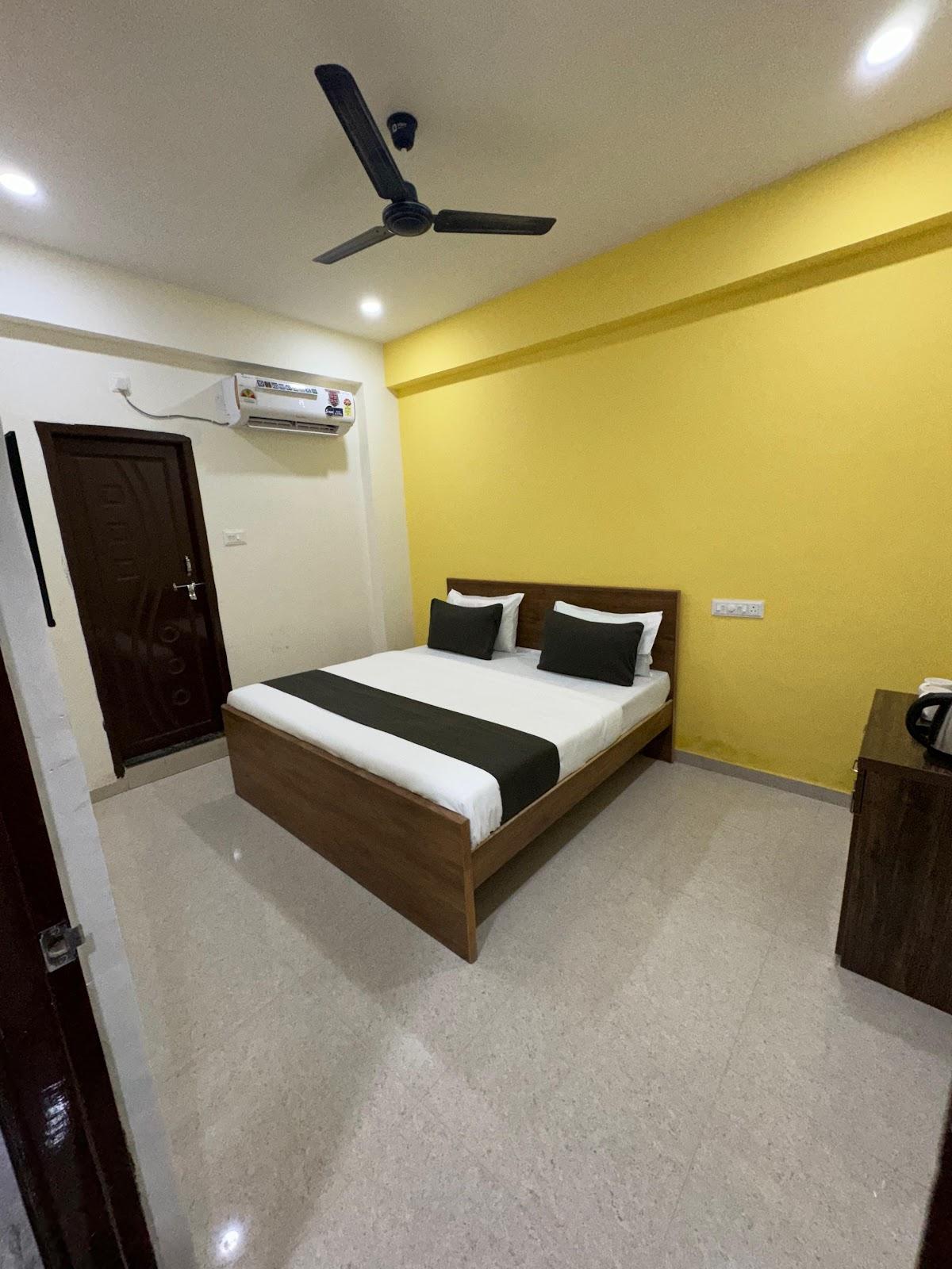 The Chanda nagar Hotel – photo 1