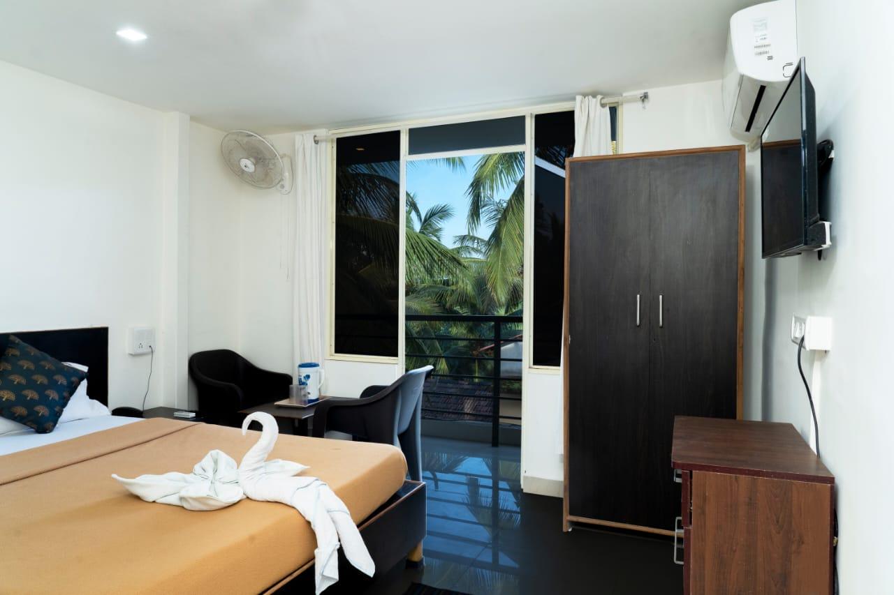 Bliss Holiday Inn – photo 4