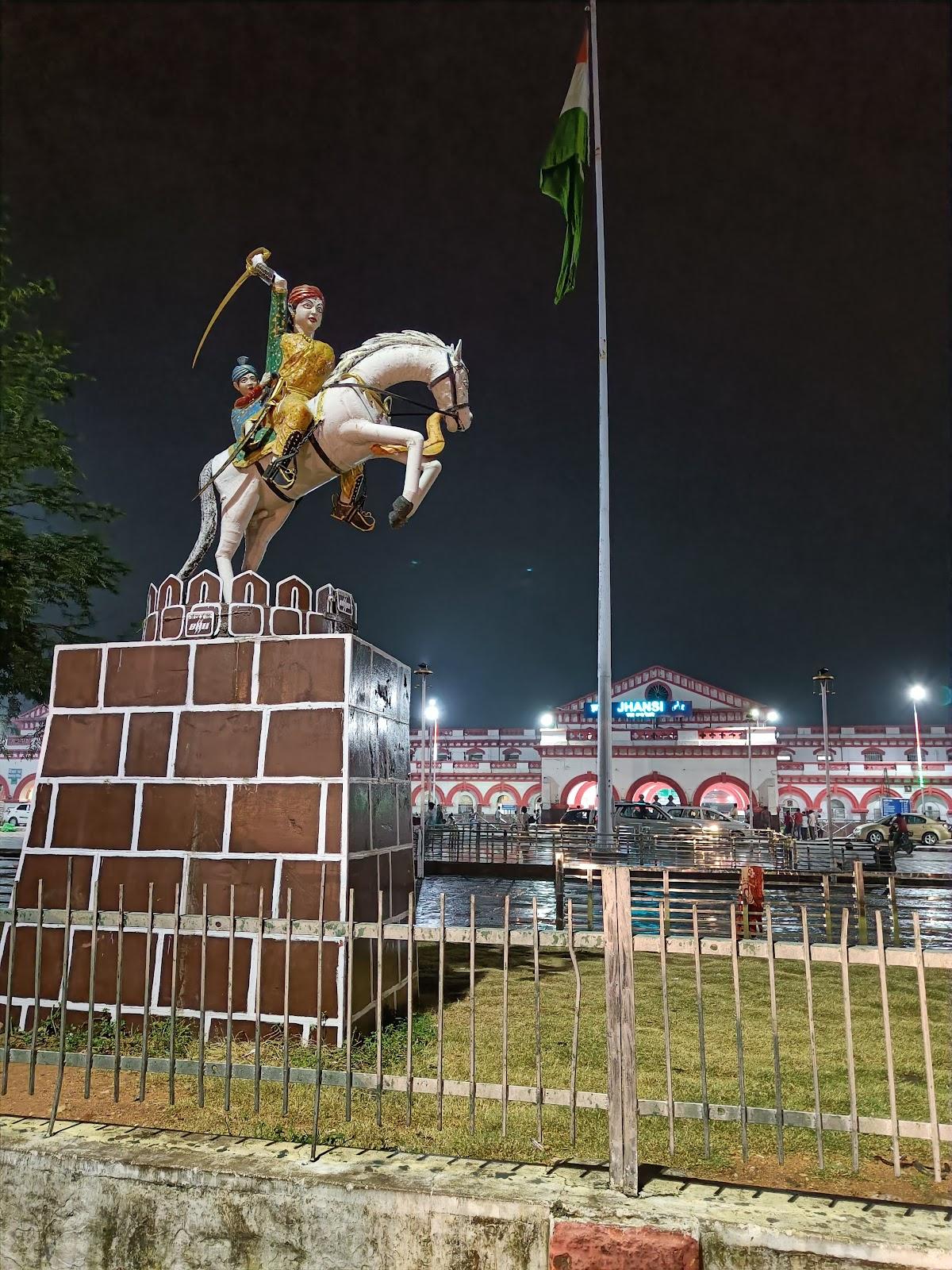 Retiring Room - Virangana Lakshmibai Jhansi Railway station – photo 1